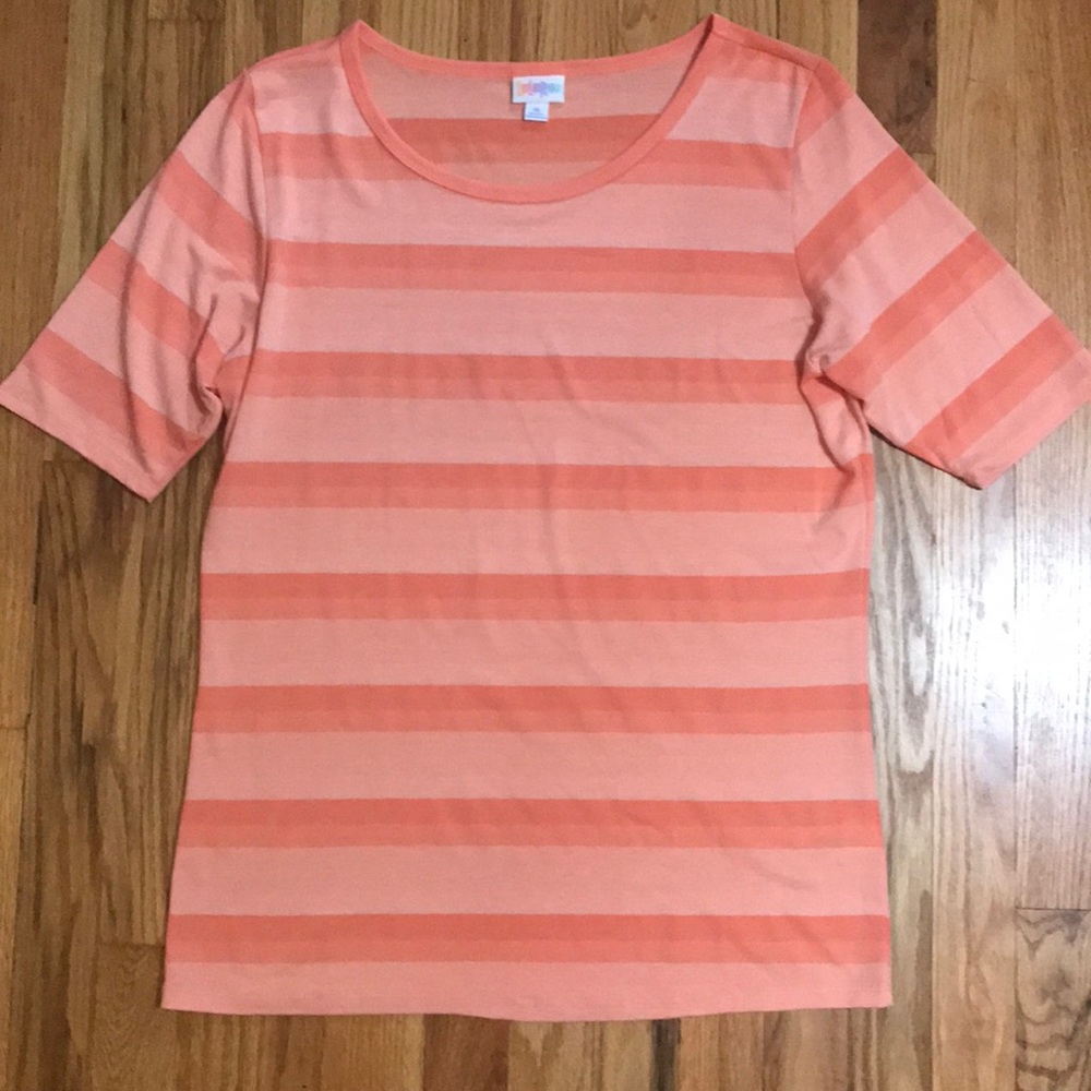 EUC LuLaRoe Gigi striped shirt. Size XL